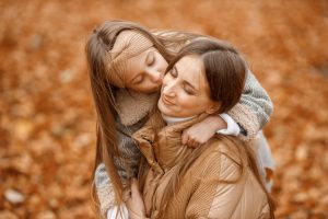 كيف التعامل مع ابنتك المراهقة